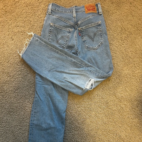 Levi's Ribcage Straight Ankle Jeans - Picture 3 of 4